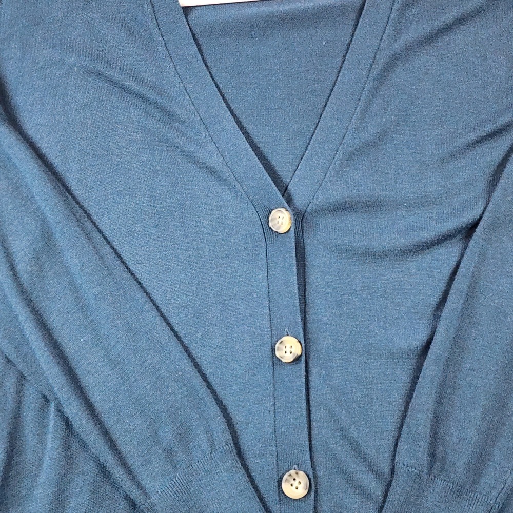 Ann Taylor Women's‎ Minimalist Old Money Lightweight Office Cardigan Size M - Picture 2 of 10